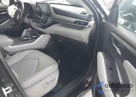 2021 Toyota Highlander Xle z USA, uszkodzony, nr VIN 5TDGZRAH7MS058543